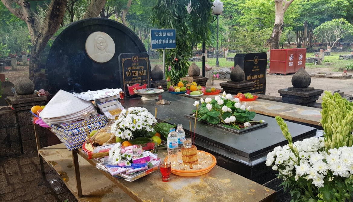 Mộ chị Võ Thị Sáu ở nghĩa trang Hàng Dương