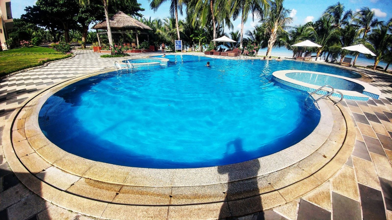 Khu bể bơi tại Côn Đảo Resort