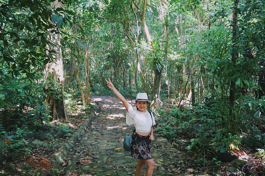 Muốn đi đến bãi Ông Đụng,  bạn phải trekking xuyên vườn quốc gia Côn Đảo