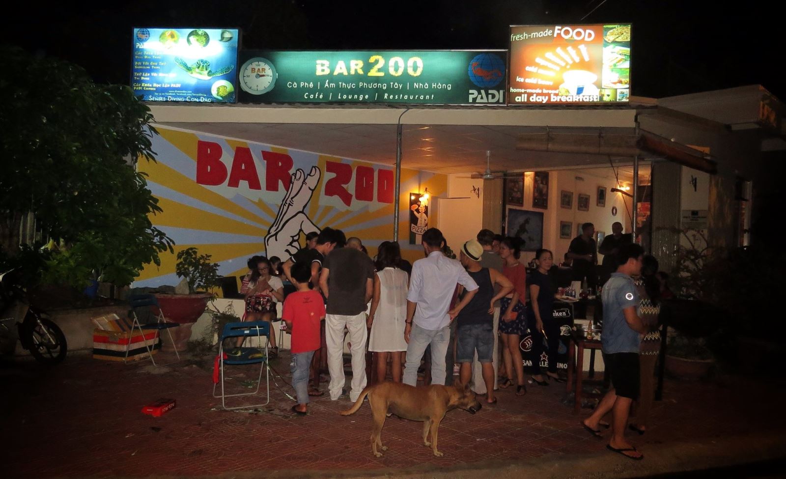 Quán Bar200 ở Côn Đảo